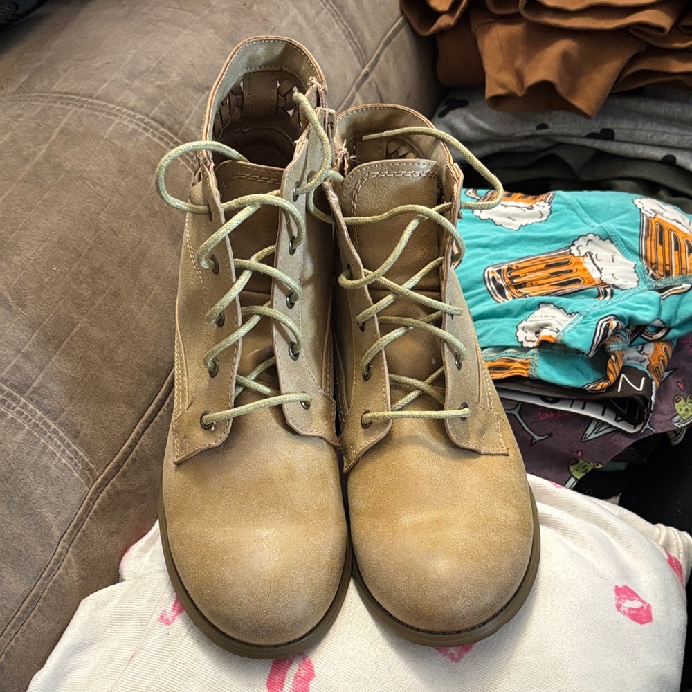 Guess Brown Lace-Up Boots Size 10 women's